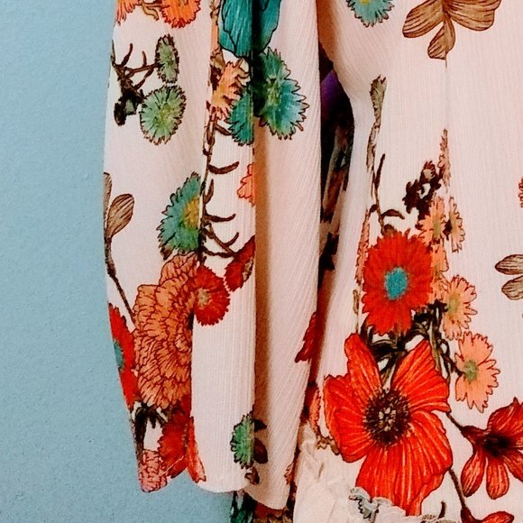Sun and Moon Cream floral tunic top size S - Picture 6 of 8